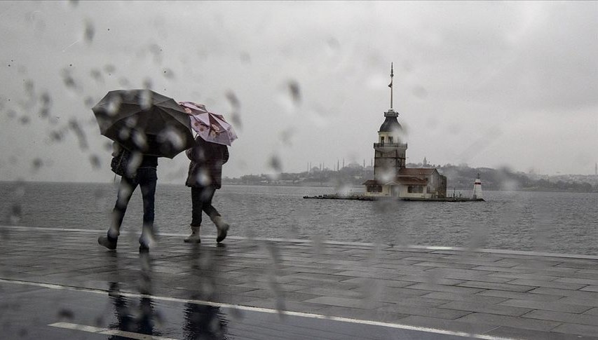 İstanbul’da sağanak yağış: Kent genelinde trafik yoğunluğu yaşanıyor